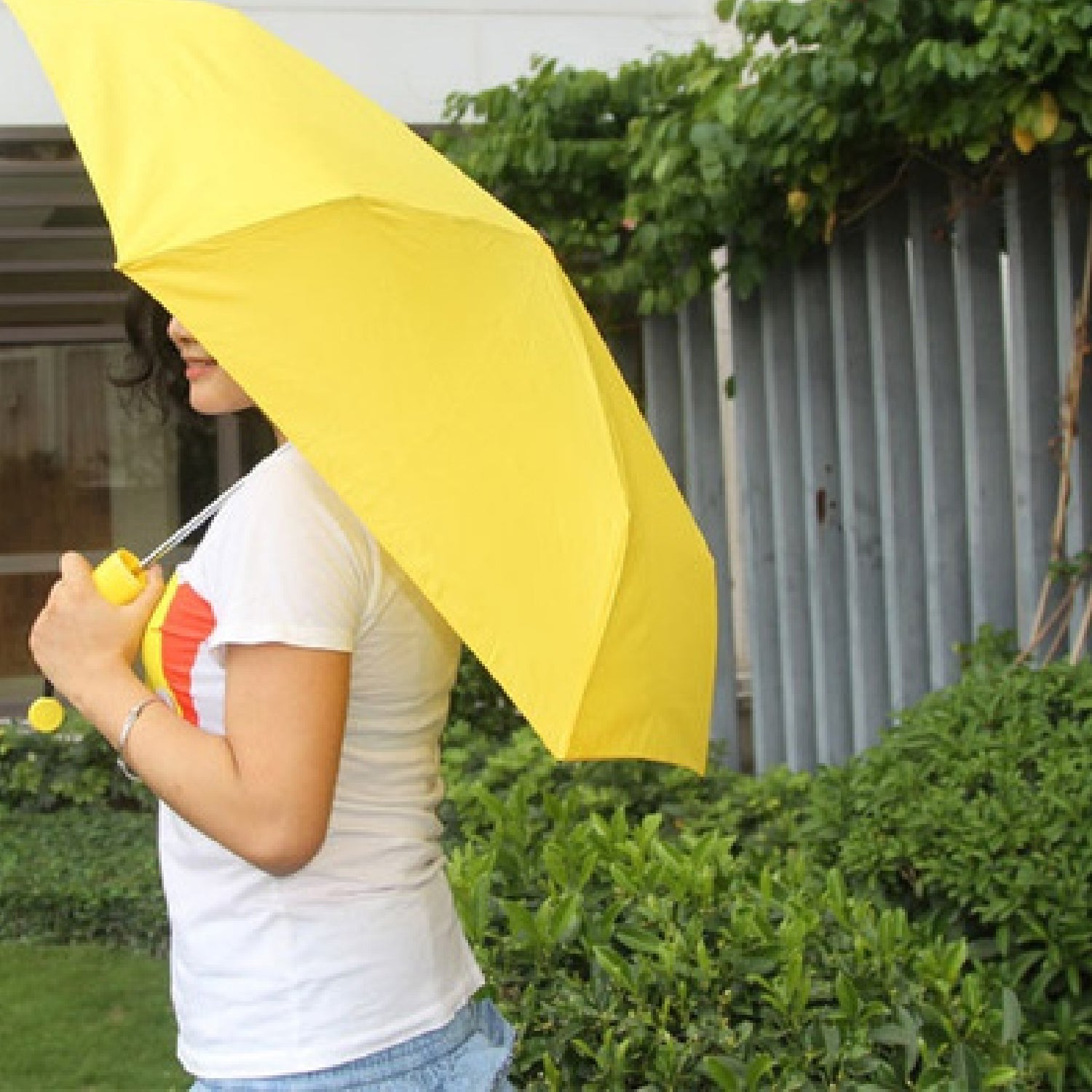 Stylish Banana Shaped Mini Foldable Umbrella - Bhavnagar Deodap