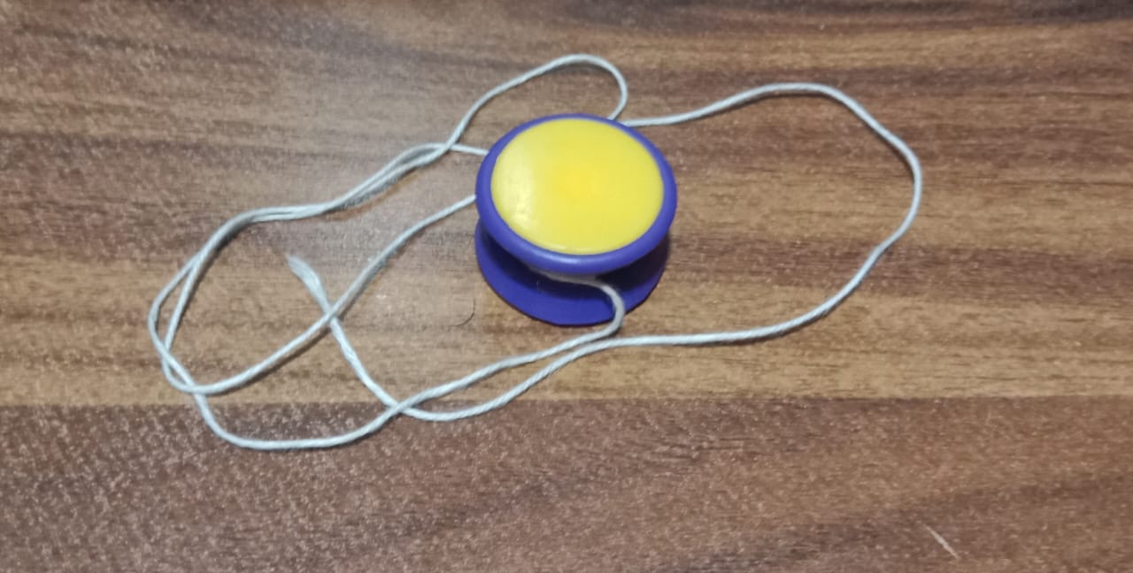 Small yoyo toy with string, rotating yoyo toy, brain exerciser for kids - Bhavnagar Deodap