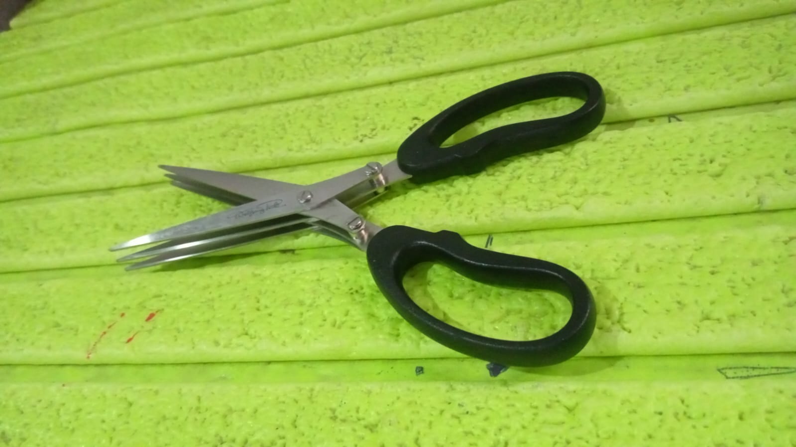 Multifunction Vegetable Stainless Steel Herbs Scissor With 3 Blades (1 Pc) - Bhavnagar Deodap