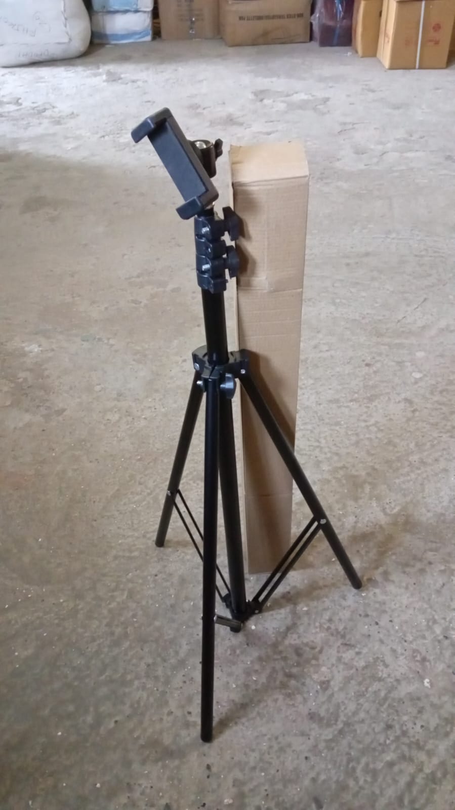 Professional Tripod with Multipurpose Head for Low Level Shooting, Panning for All DSLR Camera Photography Tripod Stand Folding Photo Stand Maximum Height 170 Cm - Bhavnagar Deodap